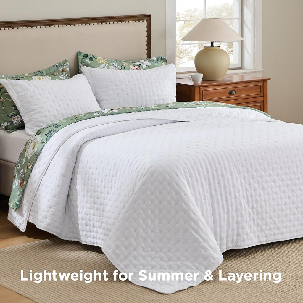 Quilt – Lightweight summer-style Queen-size quilt.