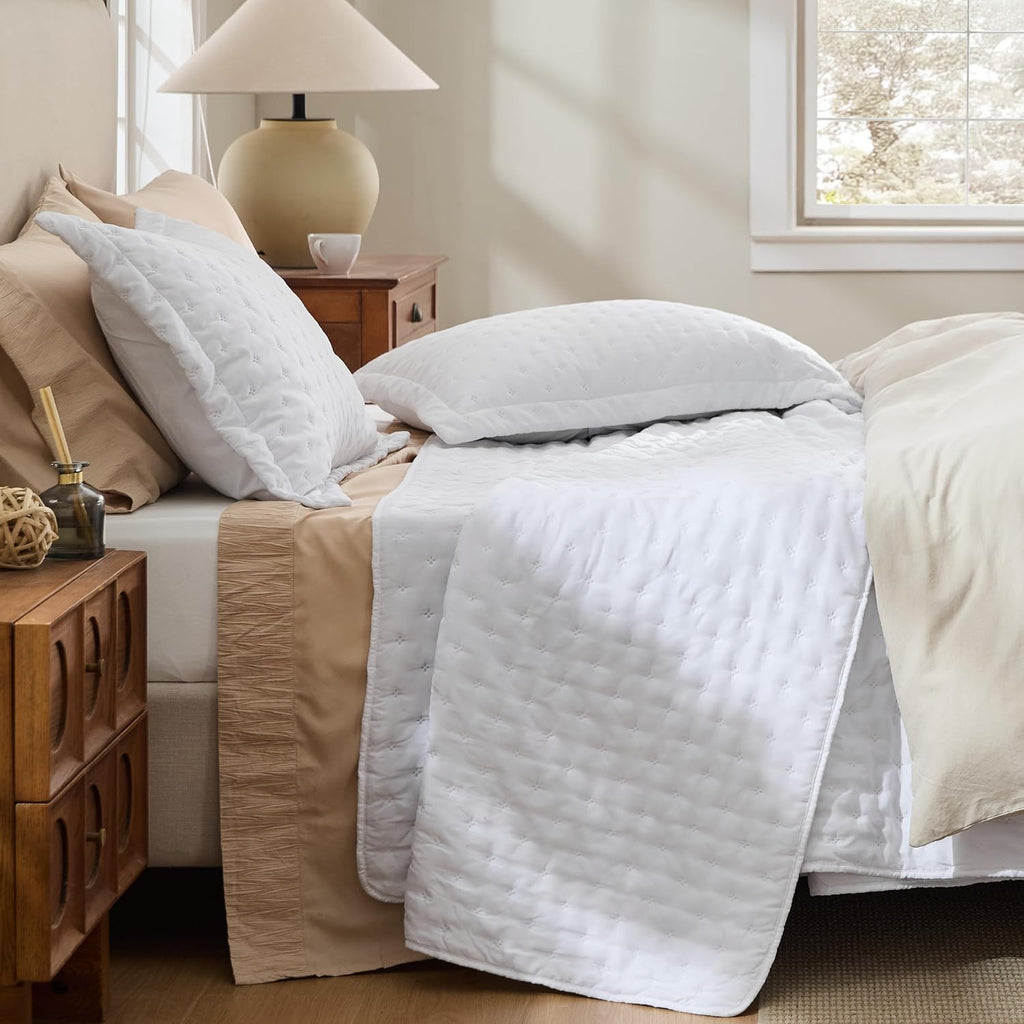 Quilt – Lightweight summer-style Queen-size quilt.