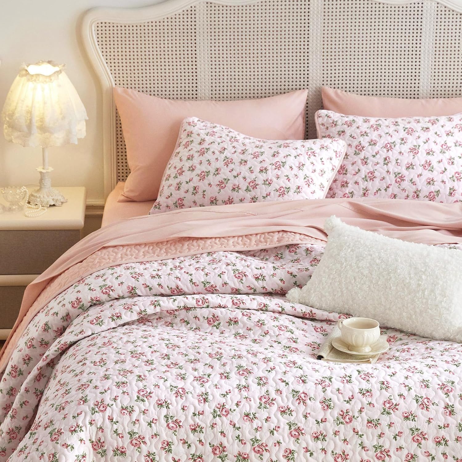 Floral quilt set. Designed for women and young girls, featuring "Coquette" and cottagecore styles.