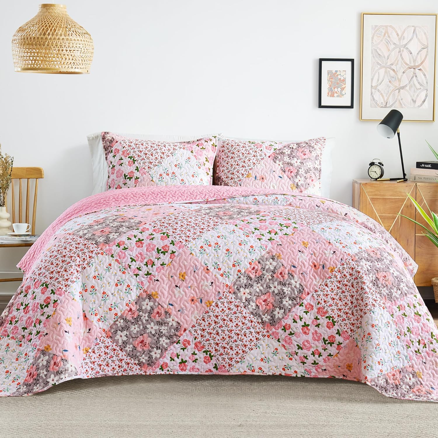 Bohemian floral patchwork quilt (Queen Size).