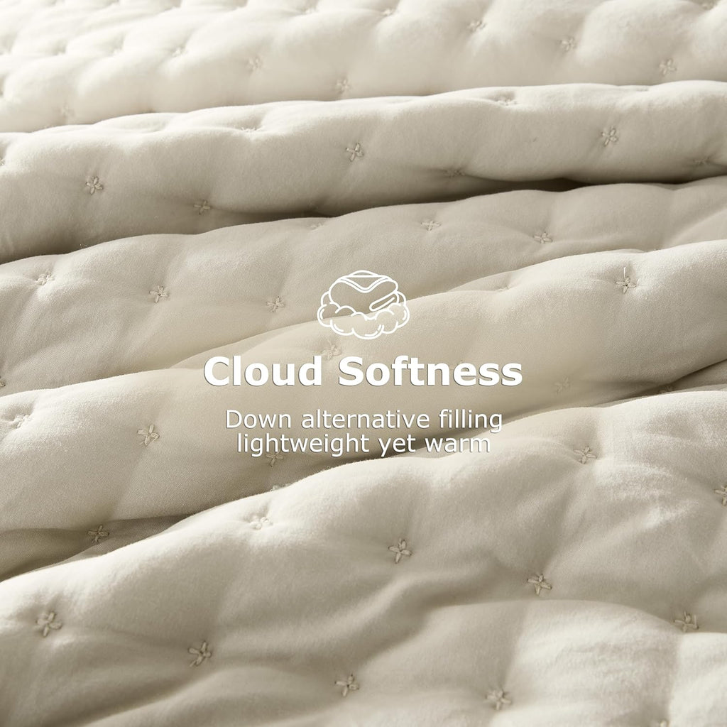 Beige King Size quilted bedding set (includes 2 pillowcases).